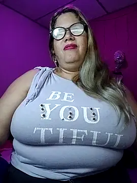 Snapshot of EllisW8 chatting on 10/18/25, 11:00 EllisW8 online show from 10/18/25, 11:00