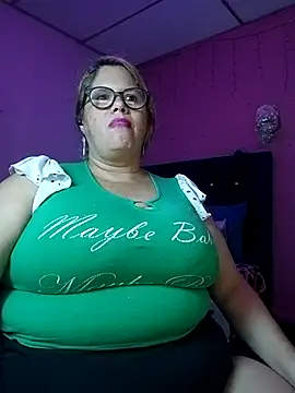 Snapshot of EllisW8 chatting on 10/23/25, 11:03 EllisW8 online show from 10/23/25, 11:03