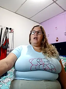 Snapshot of EllisW8 chatting on 11/08/25, 11:14 EllisW8 online show from 11/08/25, 11:14