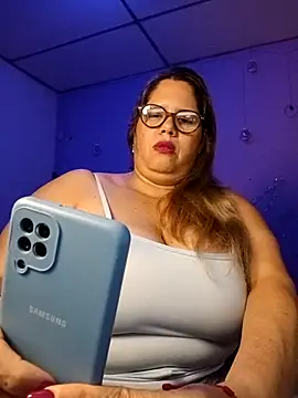 Snapshot of EllisW8 chatting on 11/26/25, 10:27 EllisW8 online show from 11/26/25, 10:27