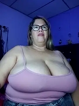 Snapshot of EllisW8 chatting on 12/01/25, 12:15 EllisW8 online show from 12/01/25, 12:15