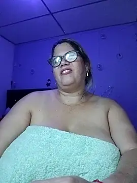 Snapshot of EllisW8 chatting on 12/02/25, 12:27 EllisW8 online show from 12/02/25, 12:27