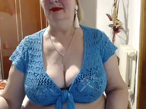 Snapshot of Secretfox chatting on 02/08/25, 02:38 Secretfox online show from 02/08/25, 02:38