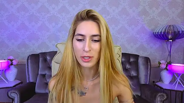 Snapshot of Sexy_Lava chatting on 09/16/25, 01:01 Sexy Lava online show from 09/16/25, 01:01