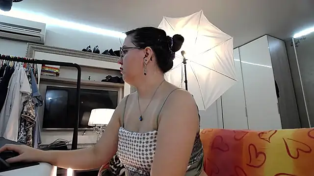 ILoveToFeelU online show from 10/19/25, 04:29