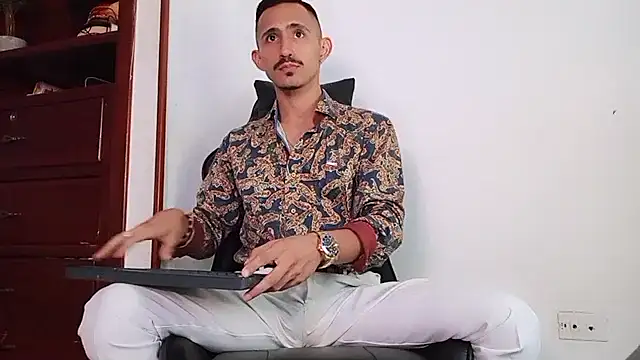 HomeAloneK online show from 11/25/25, 07:36