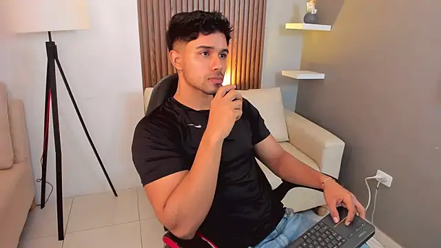 liam collins21 online show from 02/18/25, 11:44