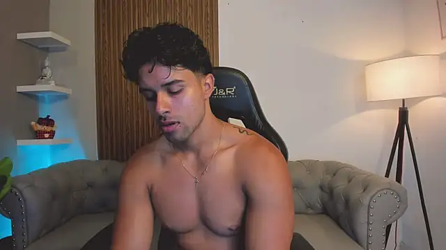 liam collins21 online show from 04/23/26, 12:04