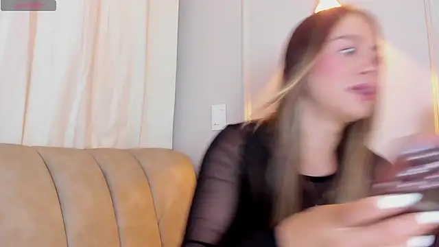 Snapshot of Lia_walton chatting on 01/08/25, 12:05 Lia walton online show from 01/08/25, 12:05