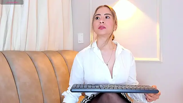 Snapshot of Lia_walton chatting on 11/29/25, 12:19 Lia walton online show from 11/29/25, 12:19