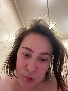 Snapshot of Golumm chatting on 10/31/25, 01:23 Golumm online show from 10/31/25, 01:23