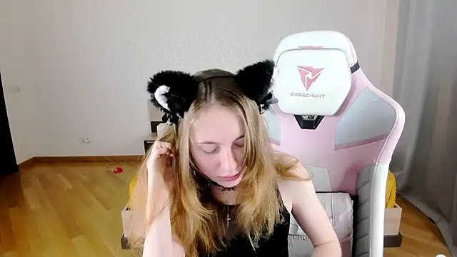 Cowell Adelina online show from 09/21/25, 11:34