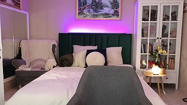 JoanneGG online show from 03/11/25, 10:18