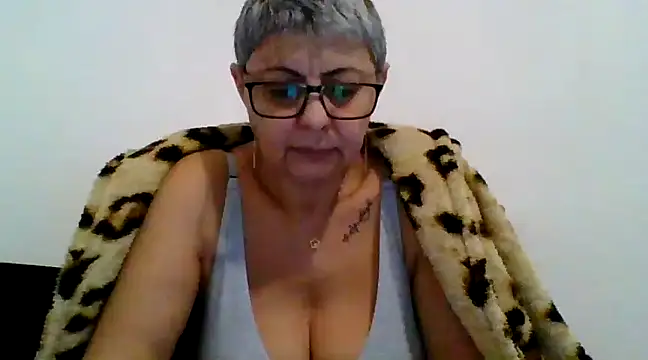 Snapshot of roseblak42 chatting on 03/01/25, 03:38 roseblak42 online show from 03/01/25, 03:38