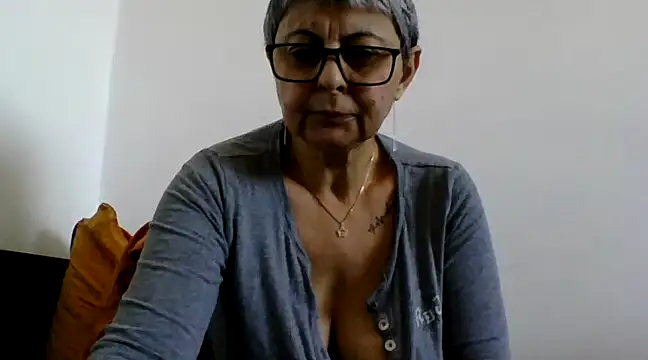 Snapshot of roseblak42 chatting on 03/22/25, 12:14 roseblak42 online show from 03/22/25, 12:14