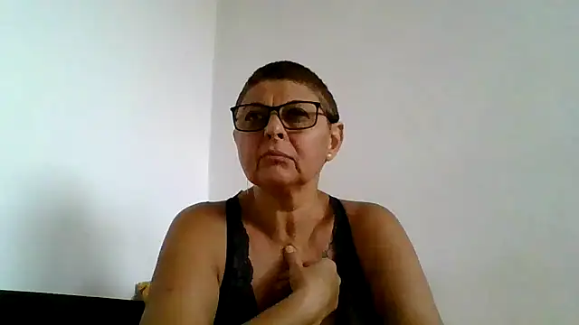 Snapshot of roseblak42 chatting on 09/20/25, 03:13 roseblak42 online show from 09/20/25, 03:13