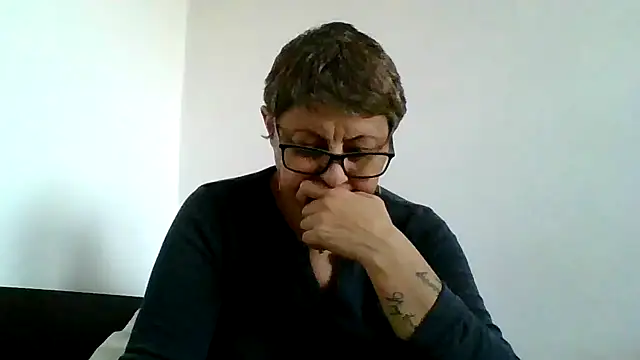 roseblak42 online show from 11/03/25, 02:18