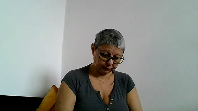 roseblak42 online show from 12/17/25, 09:15