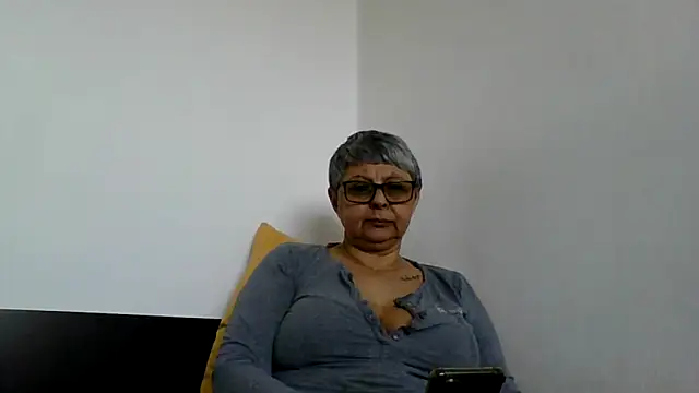 roseblak42 online show from 03/17/26, 10:07