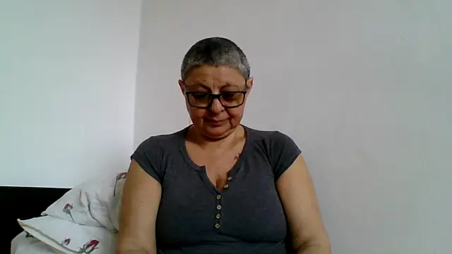 roseblak42 online show from 04/08/26, 10:15