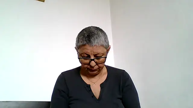 roseblak42 online show from 04/22/26, 10:28