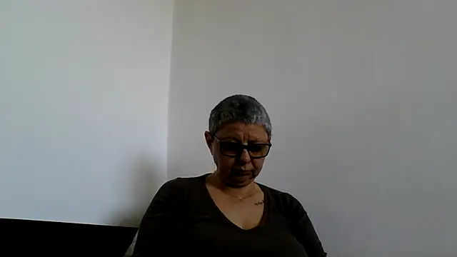 Snapshot of roseblak42 chatting on 04/28/26, 08:30 roseblak42 online show from 04/28/26, 08:30