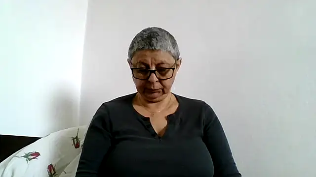 Snapshot of roseblak42 chatting on 05/01/26, 12:43 roseblak42 online show from 05/01/26, 12:43