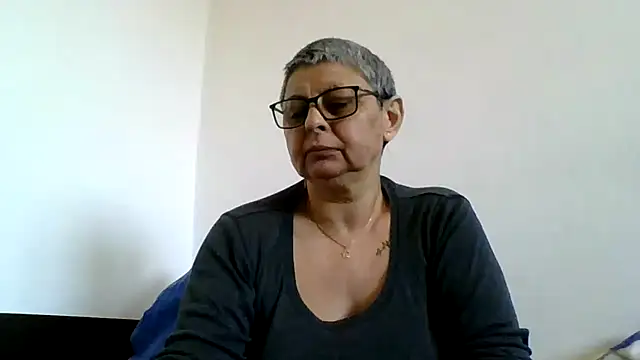 Snapshot of roseblak42 chatting on 05/02/26, 04:01 roseblak42 online show from 05/02/26, 04:01