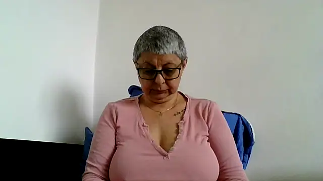 Snapshot of roseblak42 chatting on 05/09/26, 08:41 roseblak42 online show from 05/09/26, 08:41