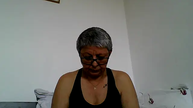 Snapshot of roseblak42 chatting on 05/25/26, 08:42 roseblak42 online show from 05/25/26, 08:42