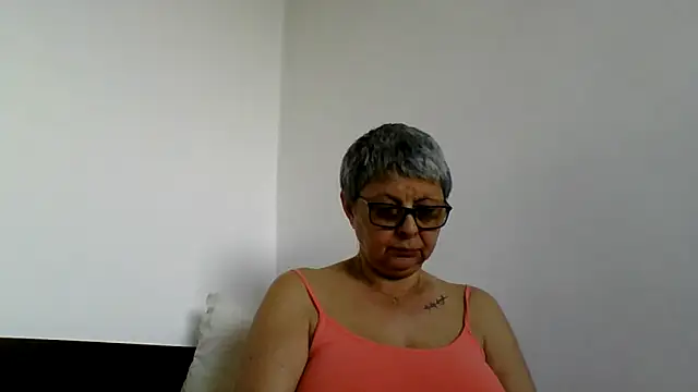 Snapshot of roseblak42 chatting on 06/09/26, 01:01 roseblak42 online show from 06/09/26, 01:01