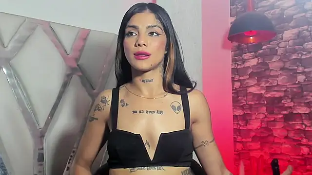 Snapshot of Trinna_harperr chatting on 01/03/25, 11:03 Trinna harperr online show from 01/03/25, 11:03