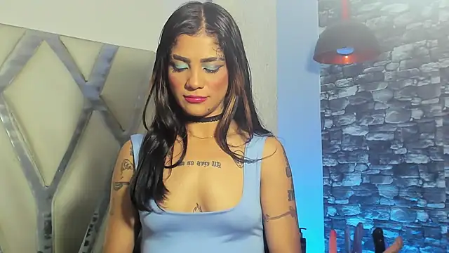 Snapshot of Trinna_harperr chatting on 01/04/25, 10:38 Trinna harperr online show from 01/04/25, 10:38