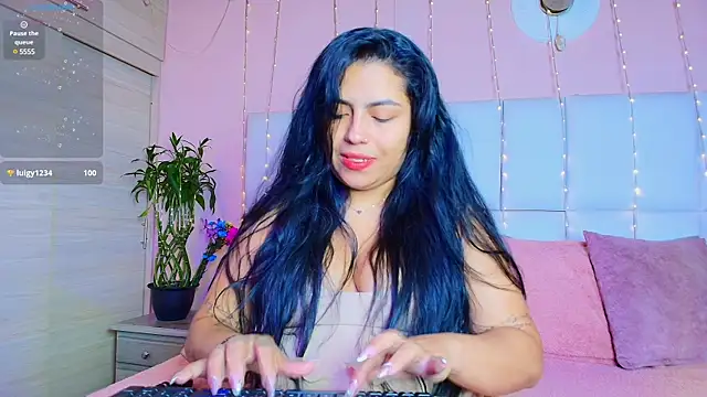 kiana cream online show from 03/12/25, 12:36