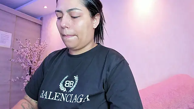 kiana cream online show from 10/11/25, 11:42