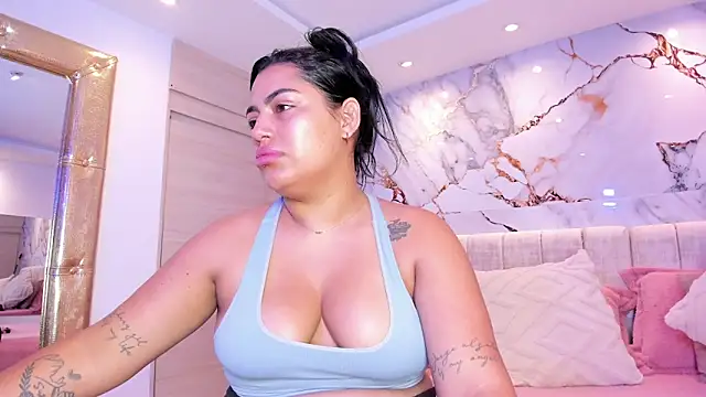 kiana cream online show from 11/24/25, 11:54