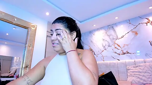 kiana cream online show from 04/06/26, 11:44