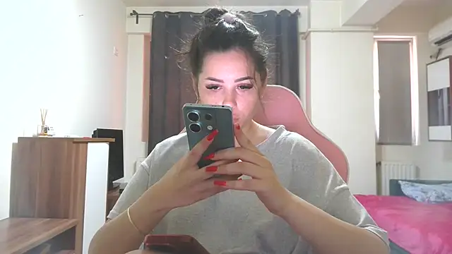 Snapshot of LovelyJulliette chatting on 07/20/26, 12:40 LovelyJulliette online show from 07/20/26, 12:40