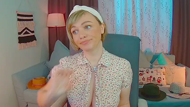 NandiSmile online show from 02/18/25, 07:43