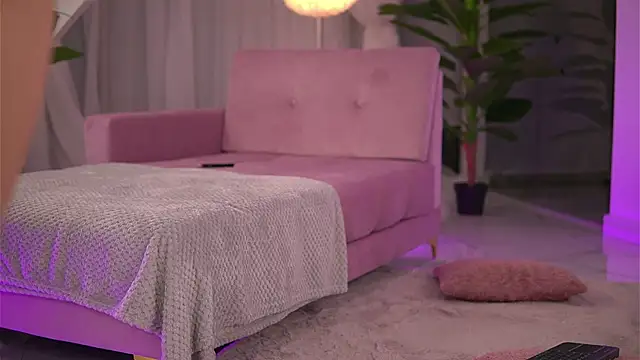 Snapshot of KaylaBray chatting on 03/15/25, 12:04 KaylaBray online show from 03/15/25, 12:04