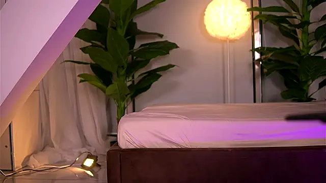 Snapshot of KaylaBray chatting on 11/25/25, 04:56 KaylaBray online show from 11/25/25, 04:56