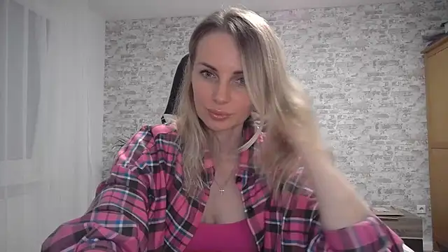 AlissonBia online show from 09/15/25, 08:42