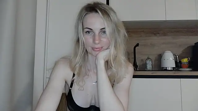 Snapshot of AlissonBia chatting on 07/18/26, 08:12 AlissonBia online show from 07/18/26, 08:12