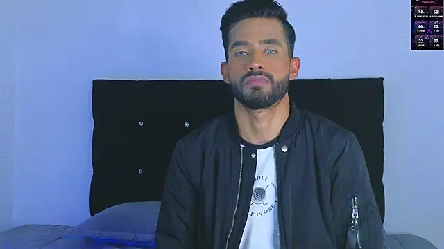 Snapshot of dereck_hotsoon chatting on 01/17/25, 11:29 dereck hotsoon online show from 01/17/25, 11:29