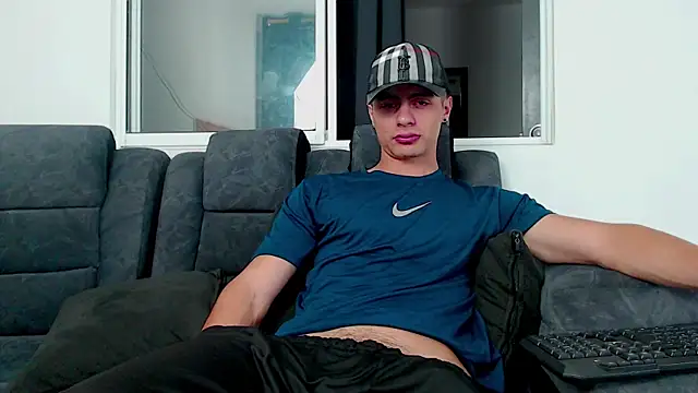 Stiven CL online show from 10/07/25, 05:37