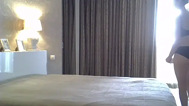 ZarinaSwift online show from 10/13/25, 04:12