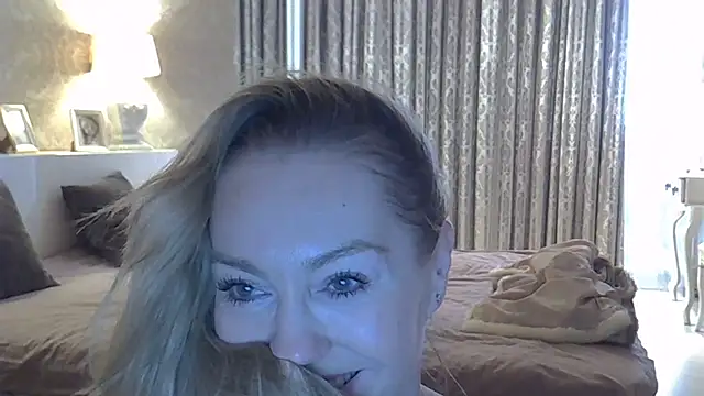 ZarinaSwift online show from 10/19/25, 04:46