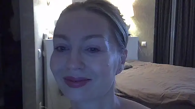 ZarinaSwift online show from 10/22/25, 04:24