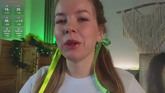 Snapshot of milly_shy chatting on 12/30/24, 07:15 milly shy online show from 12/30/24, 07:15