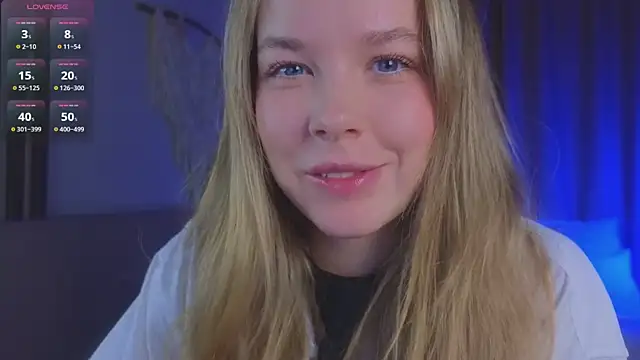 Snapshot of milly_shy chatting on 12/15/25, 07:01 milly shy online show from 12/15/25, 07:01